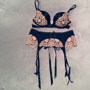 32A Victoria’s Secret Bombshell Bra & Garter Belt